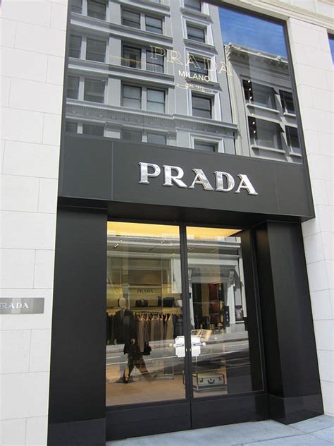 prada posizioni aperte 2018|prada group offerte linkedin.